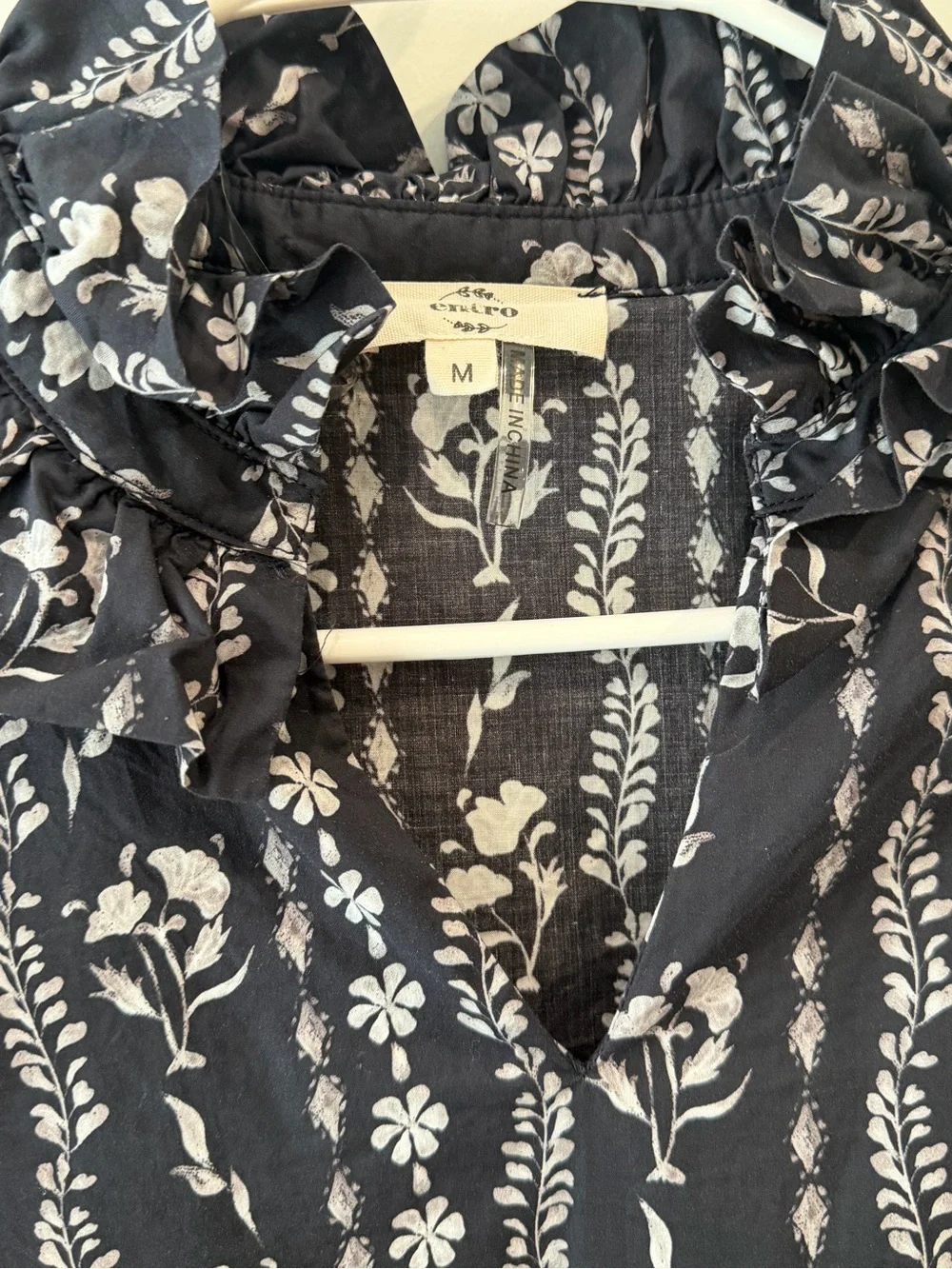 Entro Floral Ruffle Blouse Size Medium - Picture 16 of 16
